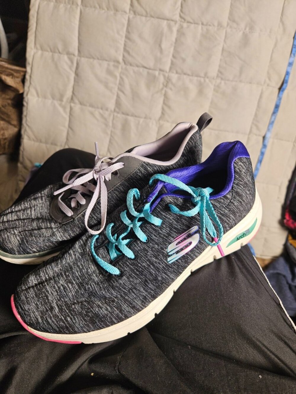 Skechers Arch Fit Gray Knit Sneakers 8.5 Mismatched Pair